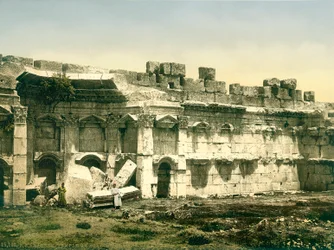 Teil des Geheges des Tempels des Jupiter, Baalbek, ca. 1880-1900